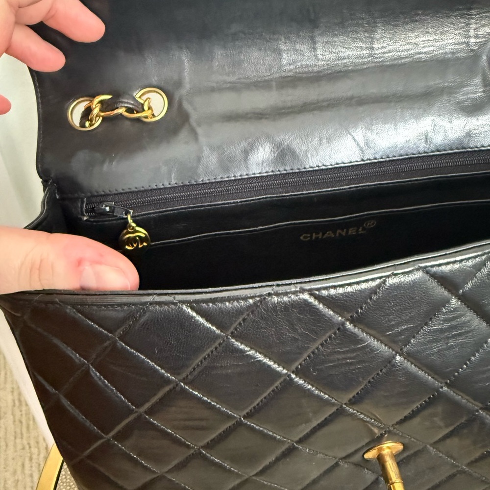Vintage Chanel Jumbo Single Flap - Picture 4 of 9